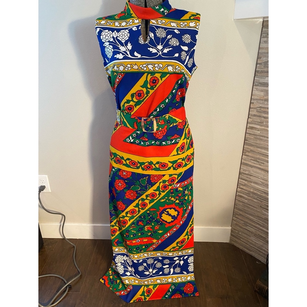 EUC BEAUTIFUL VINTAGE PATTERNED GOWN